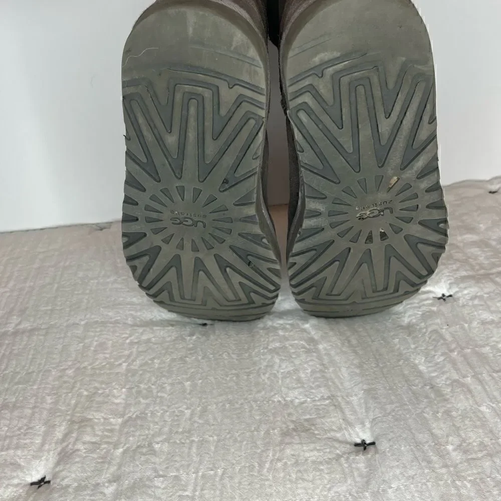 Ugg boot Used Grey Size 8
